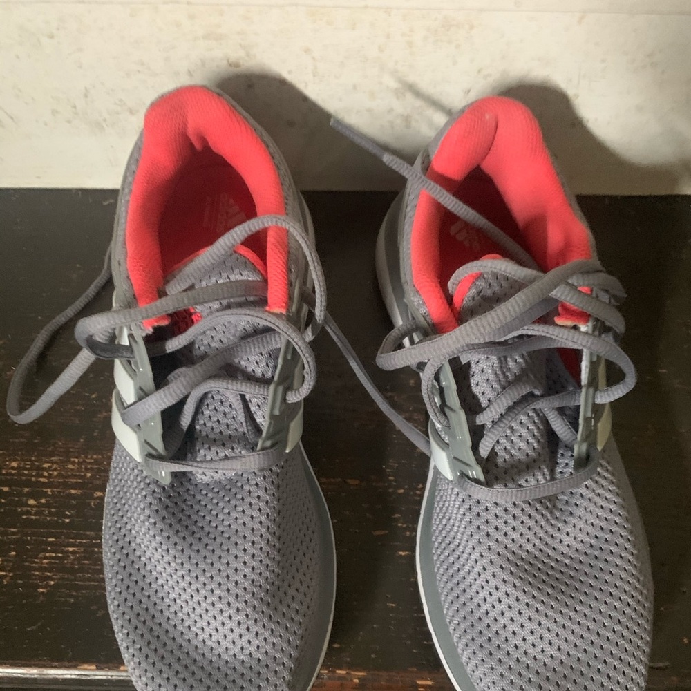 EUC Adidas womens shoes 7.5